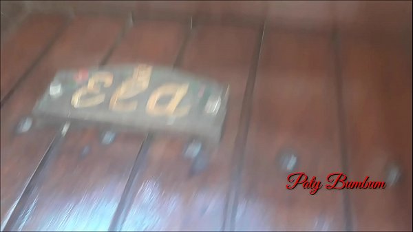 Play MP4 - Procurando homem com volume na sunga na frente do marido corno &excl;&excl;&excl;