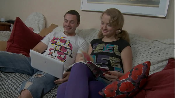 Nonton Girlfriend Enjoys Hot Sex On The Sofa thumbnail