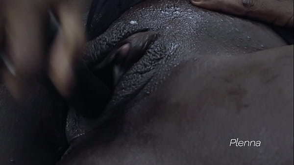 Fernandachocolatte se deliciando antes_de ir para o trabalho