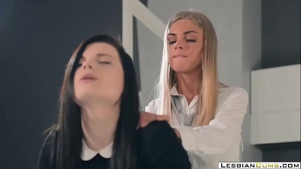 LesbianCUMS com_Glamour_Lesbian_Toe Ring_Fucking