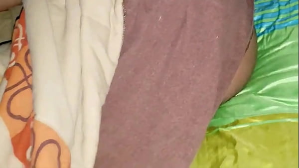 Play MP4 - lamiendo el culo de mi linda y joven madrastra desnuda en cama