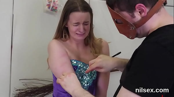 Fierce fuckslut gets her fuckholes spread and toughly screwed 