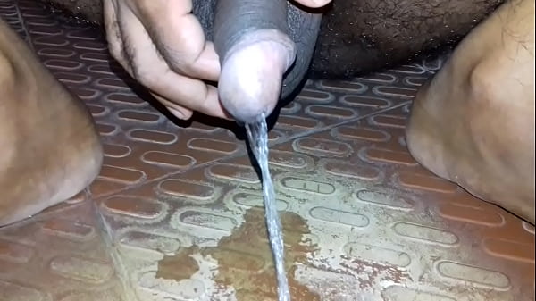 indian guy pee video 
