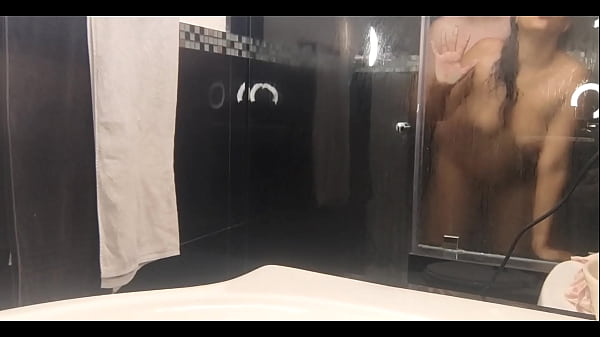 Play MP4 - Me novio se ducha y le pido chupar su verga y me folle&period;&period; tengo un creampie muy rico