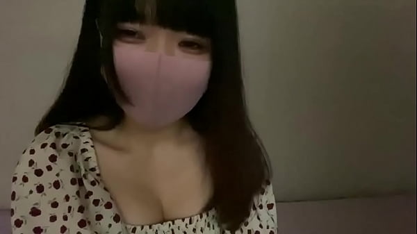 Play MP4 - おっぱいがワンピースからはみ出ちゃった&hellip;乳首いじいじしながら、深夜のこっそりオナニー