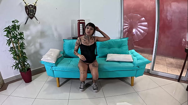 Play MP4 - Annie Clementine entra no desafio dos 10 Mil