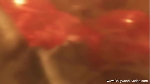 Erotic Belly Dancing WithBrunette Beautyand arousement