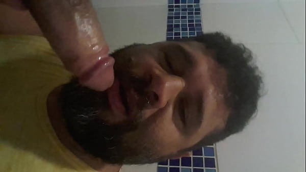 Play MP4 - Mamando no banheiro