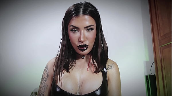 Cursed to my feet &ndash; femdom horror roleplay 