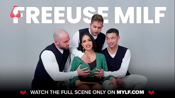 Play MP4 - Rose Monroe is extra naughty on Christmas