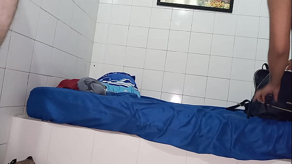 Llego del trabajo y decide cogerme