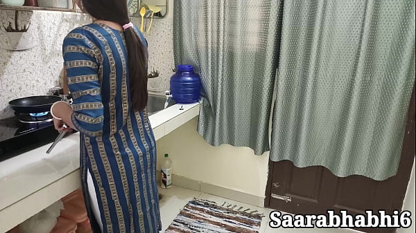 देसी सारा भाभी को उसके देवर ने खाना बनाते हुए किचन में ही लैंड निकाल कर xxx hindi audio 