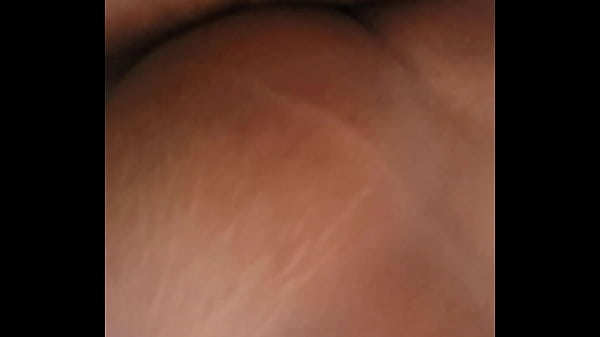 Dotado gostoso gozando dentro do meu rabo. 