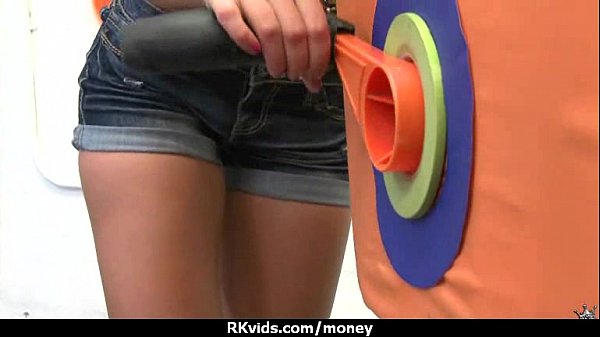 Hot sexy amateur babe needs a liftand takes cash_14