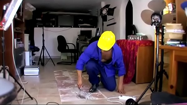 Workman knows how to please a sexy policewoman 