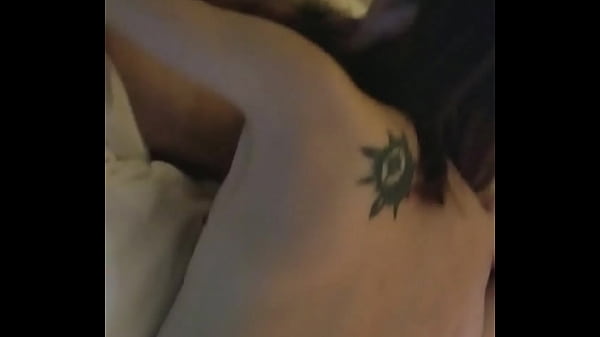 Play MP4 - Dividindo minha namorada com meu melhor amigo&period; A safada adorou&period;