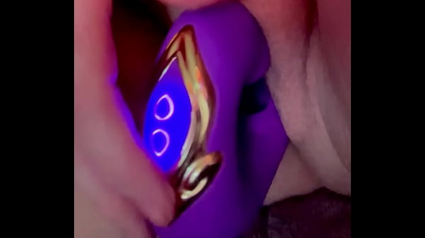 British Amateur Using Her New Purple Toy From Sohimi thumbnail
