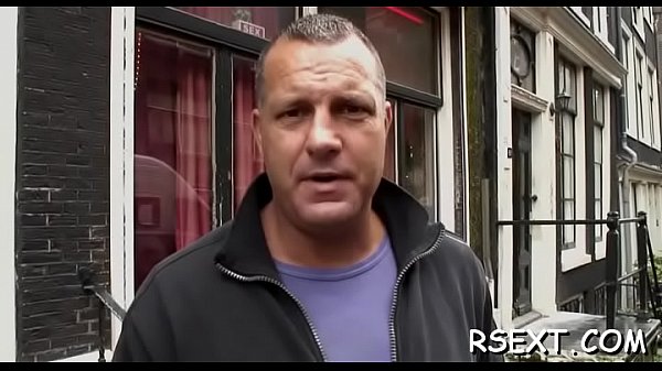 Black girl_sucks a_large pole