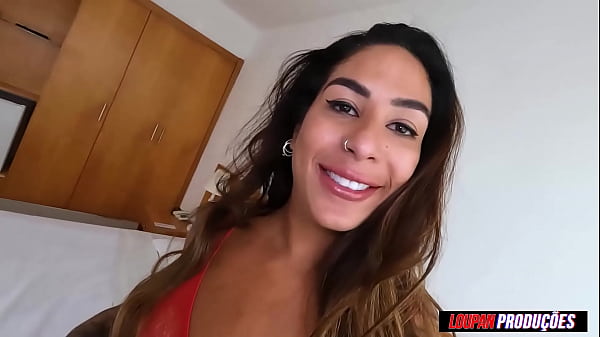 Morena bunduda com plug no cu sentando na rola angel duprat loupan produ&ccedil;&otilde;es