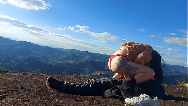 Guia Tur&iacute;stico Fode Bunda Grande De Uma Casada No Pico Da Montanha thumbnail