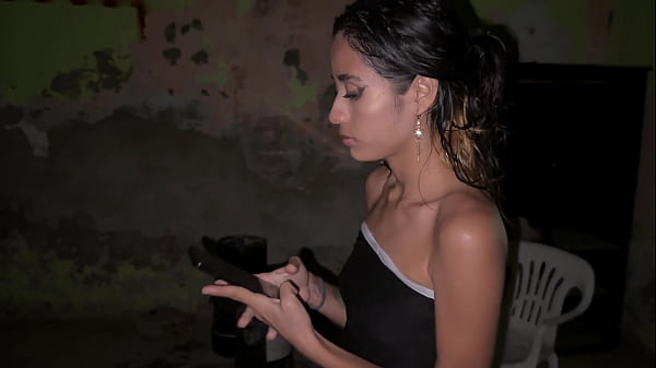 Nonton Mi Vecina Aprovecha Que Se Hace De Noche Para Entrar A Mi Casa Y Tener Una Buena Cogida. thumbnail