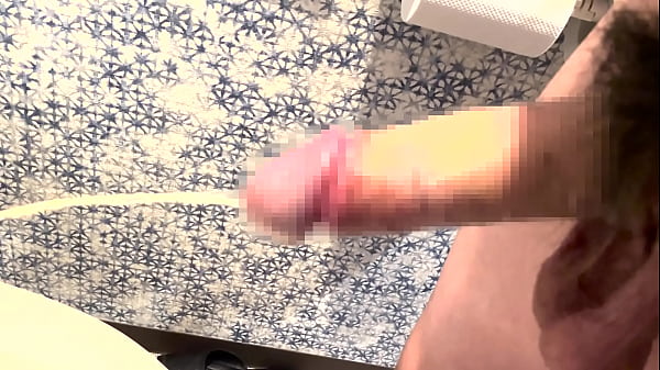 デカチン男子のおしっこ映像集 thumbnail
