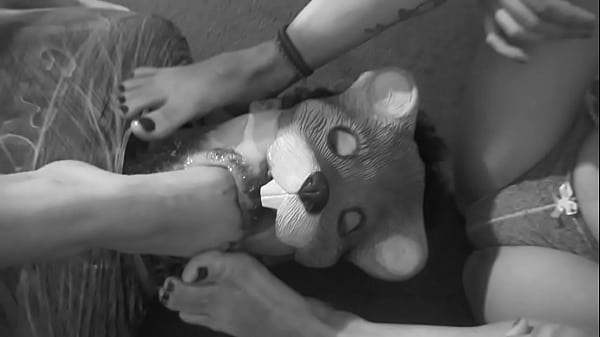 L&eacute;sbicas Que Gostam De P&eacute;zinhos thumbnail