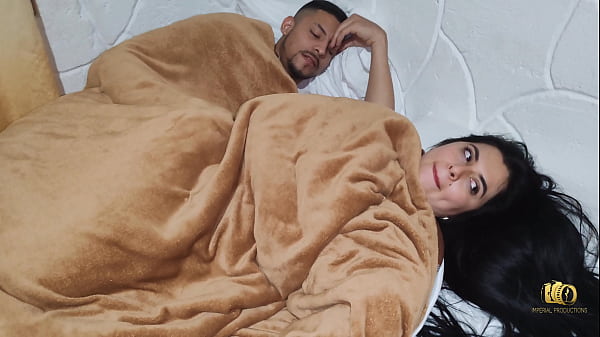 Play MP4 - Arrunchada de hermanastro termina en dura follada