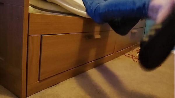 Guy in Sliders Gets Eaten By Bed 