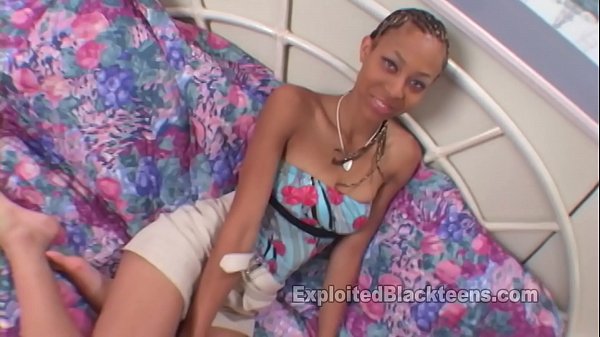 Cutie W A Booty Rides A White Cock thumbnail