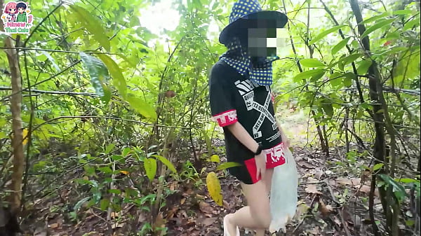 สาวไทยเดินโชว์หีริมถนนริมทุ่งนา