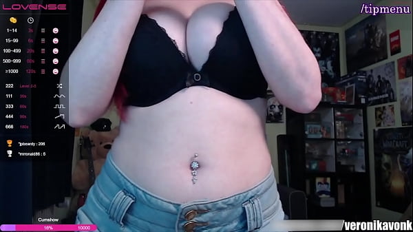 Sweet beautiful babe in stream show chatting with fans getting the show hotter