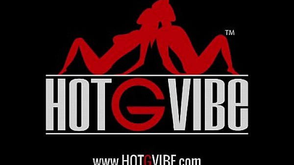 Nonton Punk Teenager Tries Out A Brand New Toy thumbnail