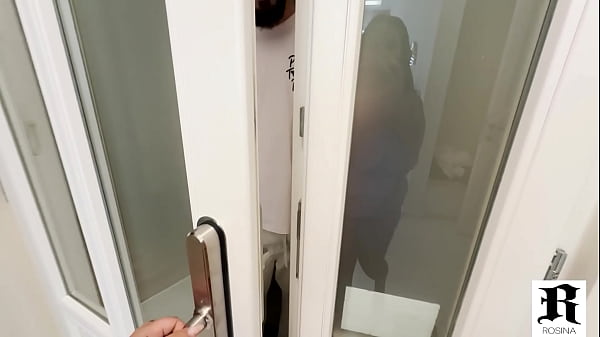 Nonton Busty Rosina Seduces Handyman For A Sloppy Suck-fest! thumbnail