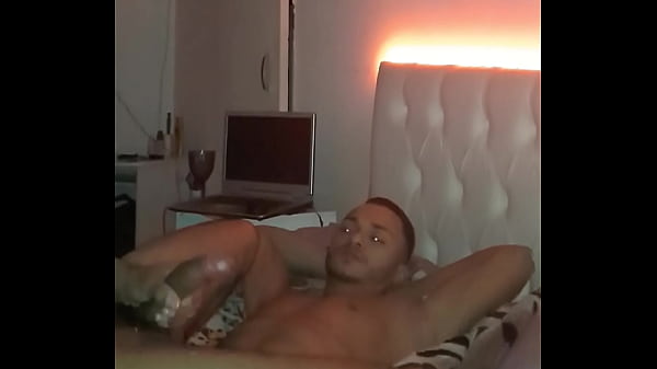 Gringo Hetero Me Pegou No Sigilo thumbnail