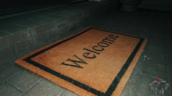 Nonton Trick Or Treat Bitch thumbnail