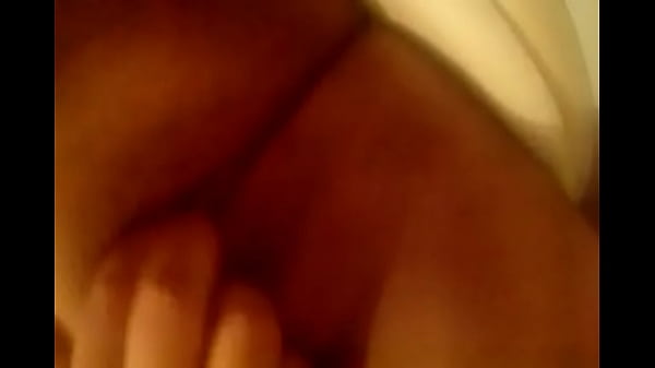 Jenifer dandose masajes en la vagina part 1