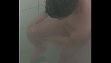 Batendo uma no banho