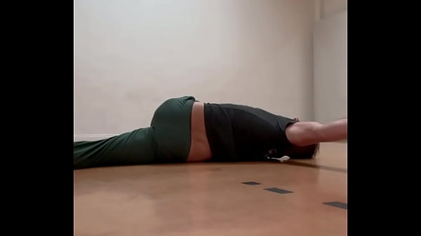 Play MP4 - Stretching away