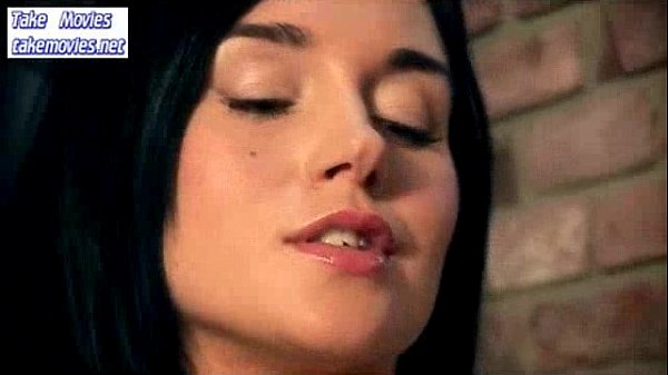 Good looking brunette masturbate_her pussy