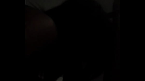 Morena pagando boquete 