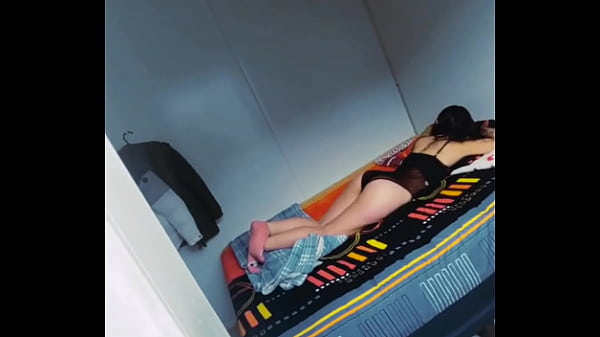 Play MP4 - Entre por el patio y ya me esperaba mi vecina Colombiana