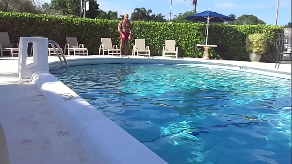 DIVING INTO POOL MAXXX LOADZ THE HARDBODY_ITALIAN_PORNSTAR