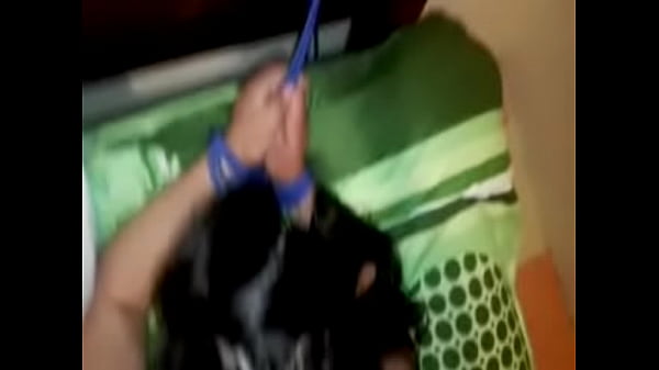 a mi amiga le gusta que le de por atras y grita 