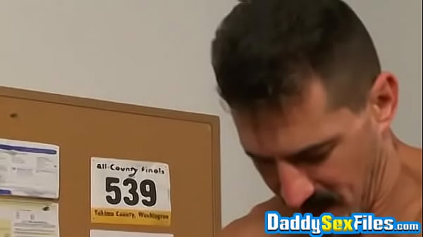 Bottom stud receives huge dick after DP 