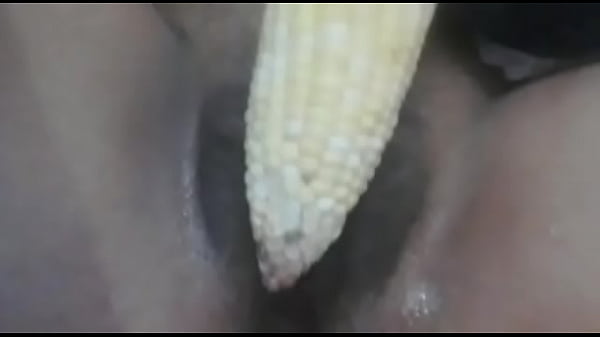 Play MP4 - Cachonda se talla con elote y se viene a chorros