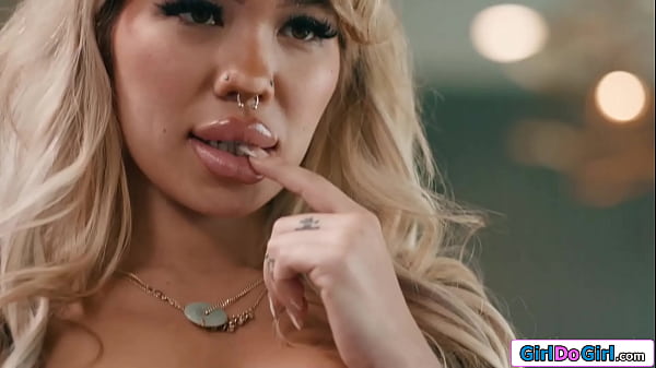 Play MP4 - Stepmommy cant stay mad when stepdaughter spreads for a lick