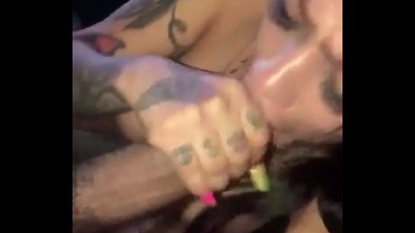 Play MP4 - Mi novia se lo chupa a mi amigo