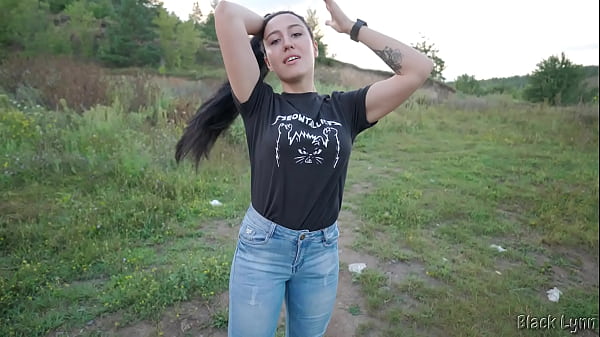 Nonton Black Lynn Ties Her Long Black Hair Into A Ponytail To Show Me How She Sucks Cock thumbnail