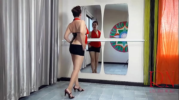 Nonton Regina Noir. The Lady Is Doing Ballet Without Panties. Nude Dancer thumbnail